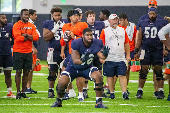 EJ Harris and Robby Ashford at Auburn football practice - Eric Starling/Auburn Daily